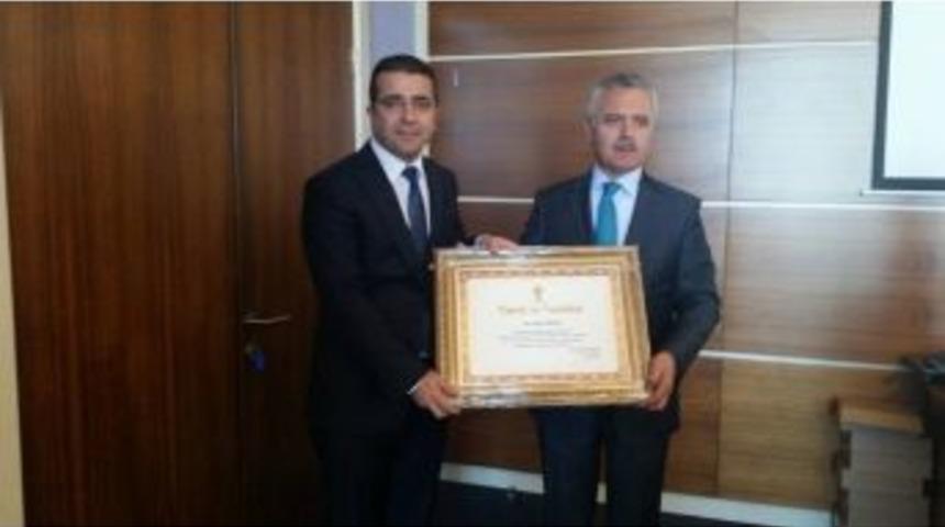 Mersin&rsquo;de Partisini Birinciliğe Taşıyan Teşkilata Ve Taşpınar&rsquo;a Teşekk&uuml;r Belgesi