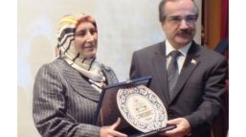 Yılın Doktoru Kansere Yenik D&uuml;şt&uuml;