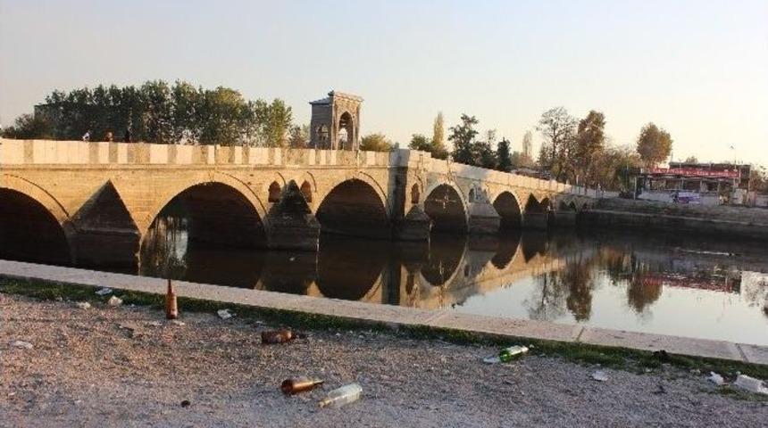 500 Yıllık Tarihe Saygısızlık