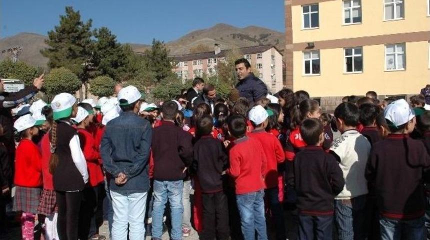 Bitlis&rsquo;te Toplum Destekli Polisler Ağa&ccedil; Dikti