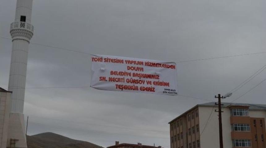 Toki Y&ouml;netiminden Başkan G&uuml;rsoy&rsquo;a Pankartlı Teşekk&uuml;r