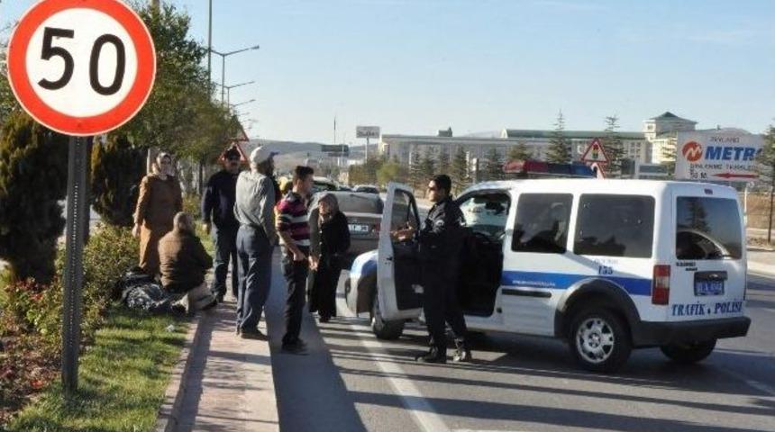 Afyonkarahisar&rsquo;da Trafik Kazası: 2 Yaralı