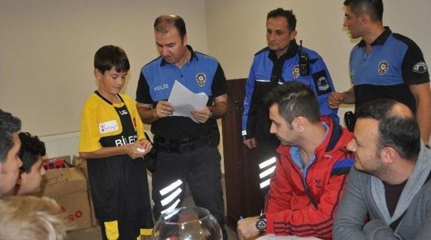 Boz&uuml;y&uuml;k&rsquo;te Ortaokullar Arası Futbol Turnuvası