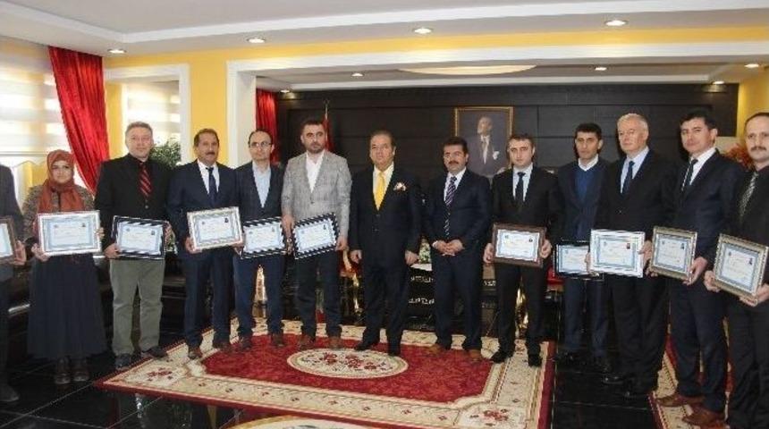 Kaymakam Yıldız&rsquo;dan Teog&rsquo;da Başarılı Olan Okullara Plaket