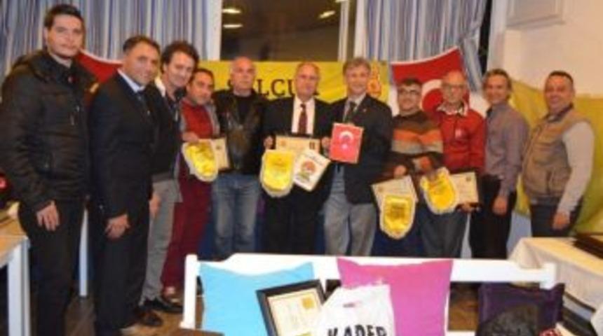 Sporun Sağlık &Ccedil;ınarına Vefa Plaketi