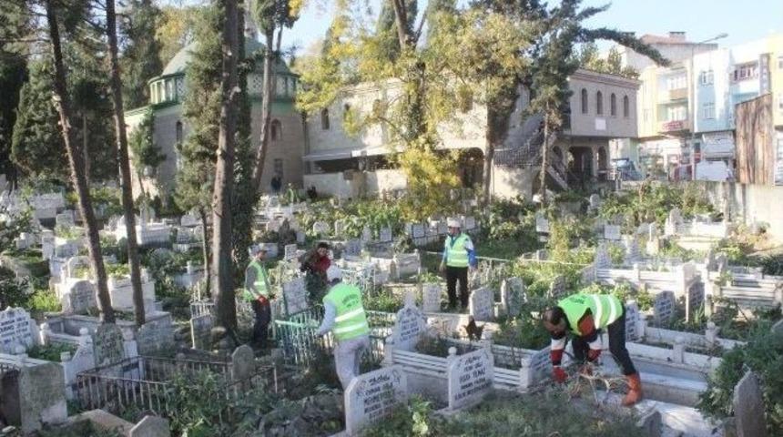 Tekkek&ouml;y Merkez Mezarlığı Ve &Ccedil;evresi D&uuml;zenlendi
