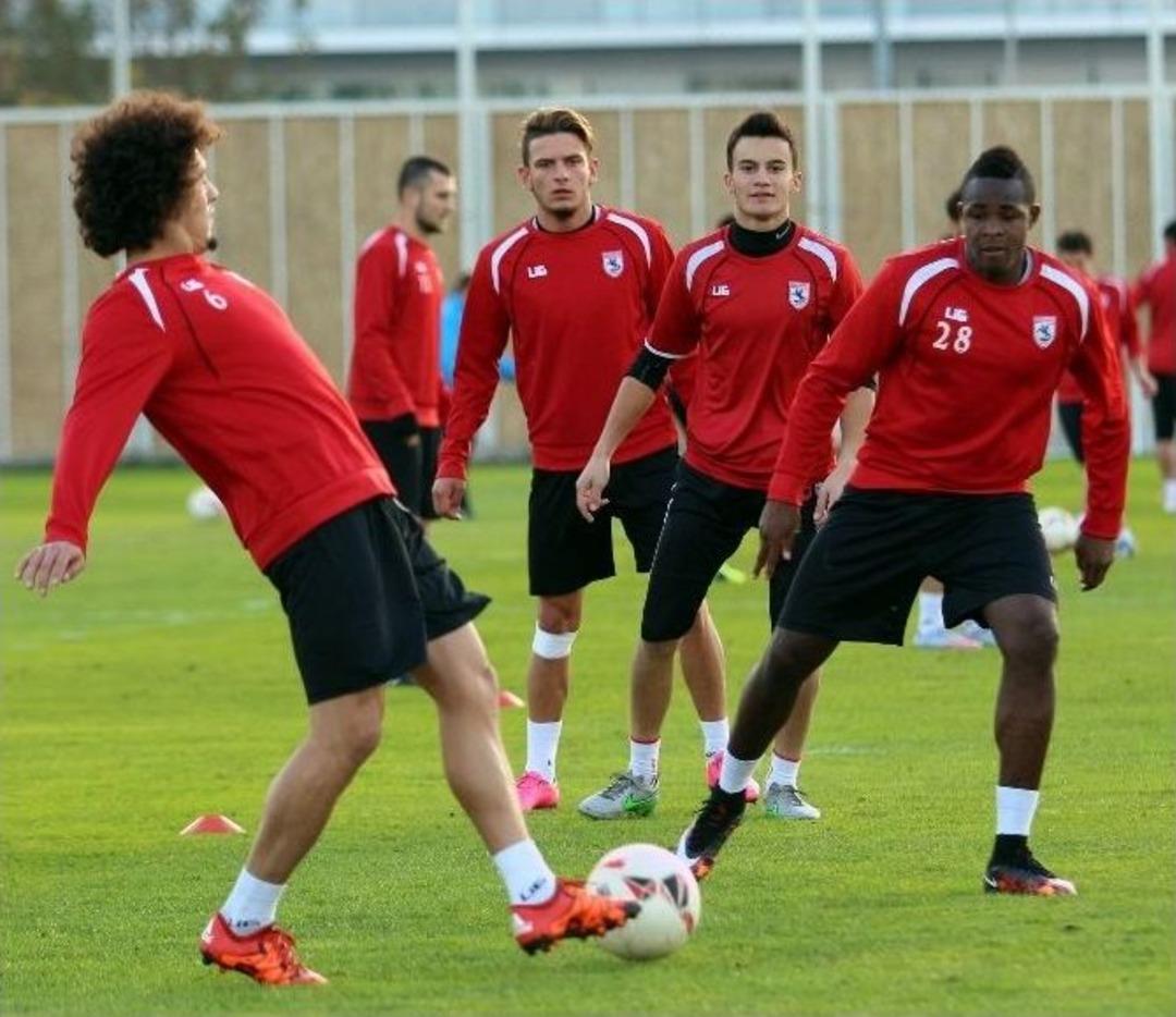 &Ouml;zat: &ldquo;rakip Takımlarla Oynadığınız Her Ma&ccedil; 6 Puan Değerinde&rdquo;