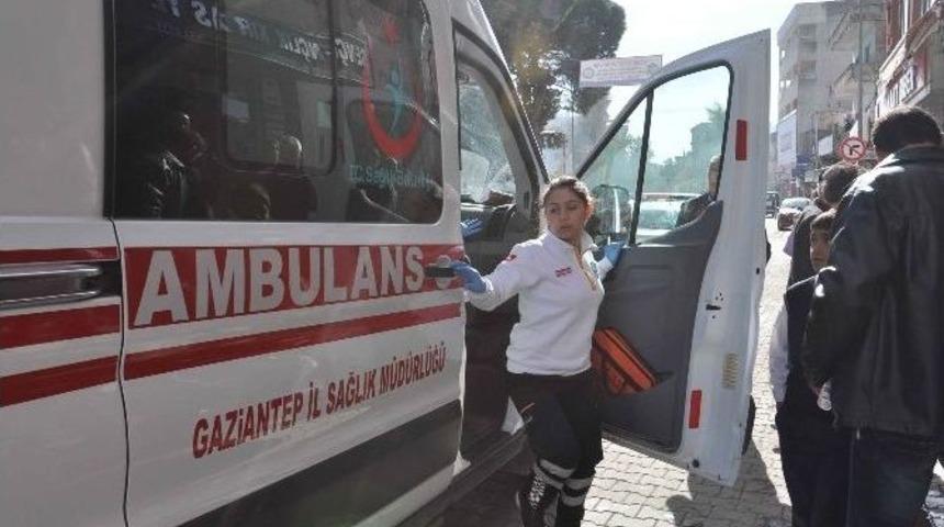 Okuldan Çıkan Kız Öğrenciye Motosiklet Çarptı