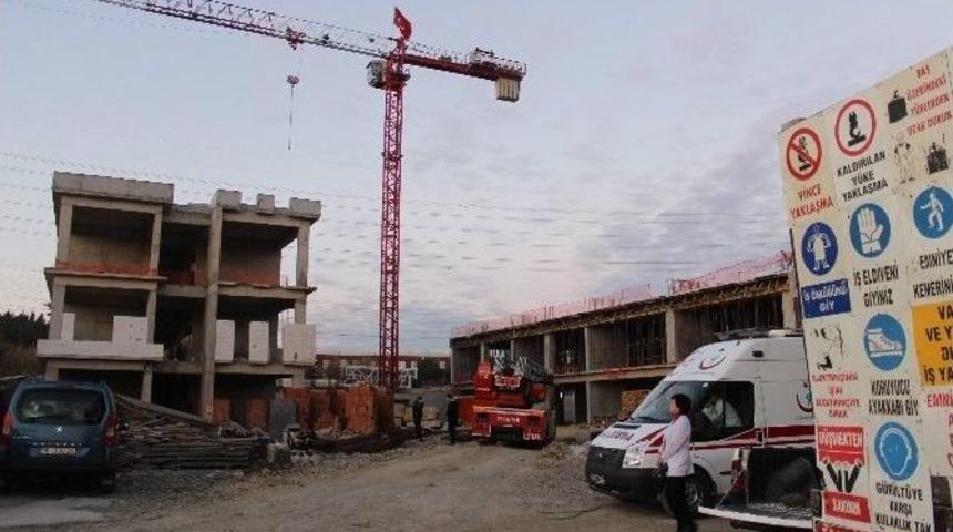 Parasını Alamayınca Vincin Tepesine &Ccedil;ıktı