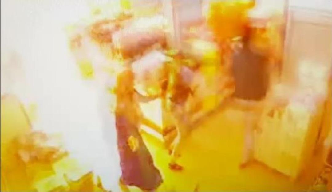 Pkk Yandaşları Markete Patlayıcıyla Saldırdı