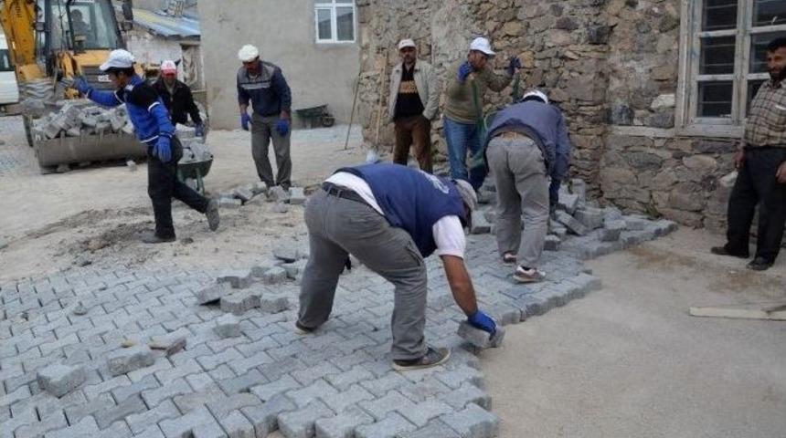 Paland&ouml;ken Belediyesi, K&ouml;y Sokaklarını Kilit Taş İle Nakış Nakış İşledi