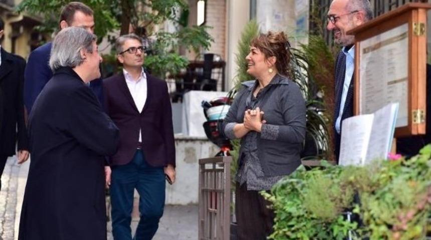 Başkan Demircan İstiklal Caddesi Esnafını Ziyaret Etti