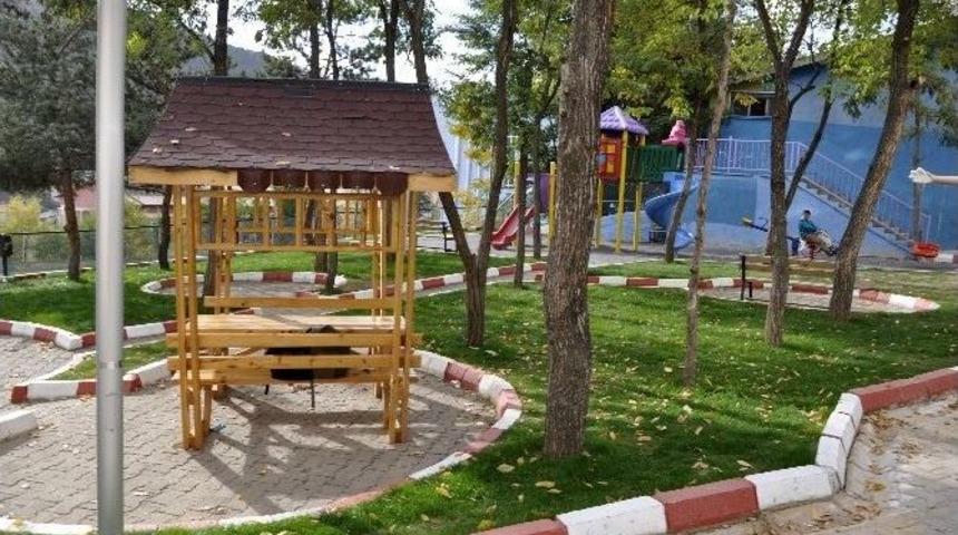 G&uuml;m&uuml;şhane&rsquo;de &Ccedil;ocuk Parkları Yenileniyor