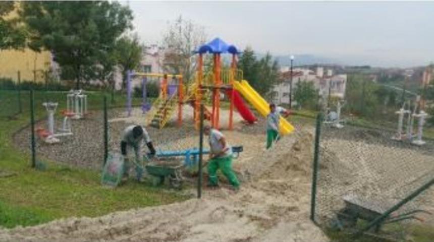 İzmit Parklarına Kum Seriliyor