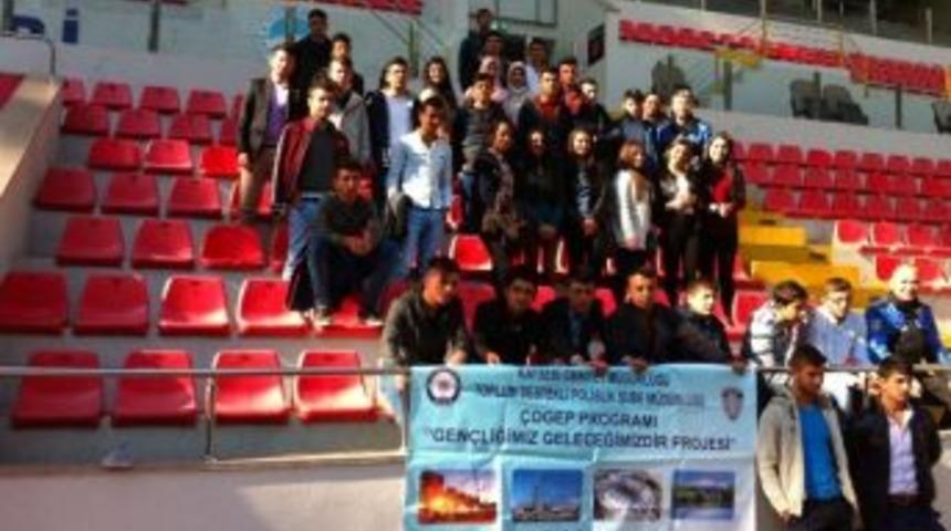 &Ouml;ğrenciler Kadir Has Stadını Gezdi