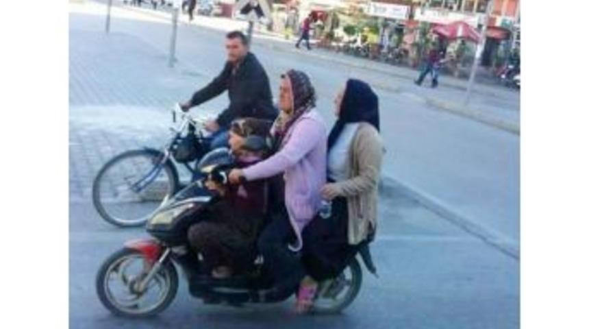 Motosiklet S&uuml;ren Kadın İle Arkadaşlarının Fotoğrafı Tıklanma Rekoru Kırıyor