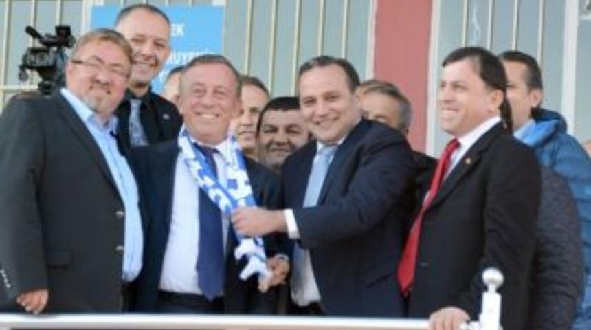 &Uuml;nl&uuml; İş Adamı Ağaoğlu&rsquo;ndan Bb Erzurumspor&rsquo;a Destek