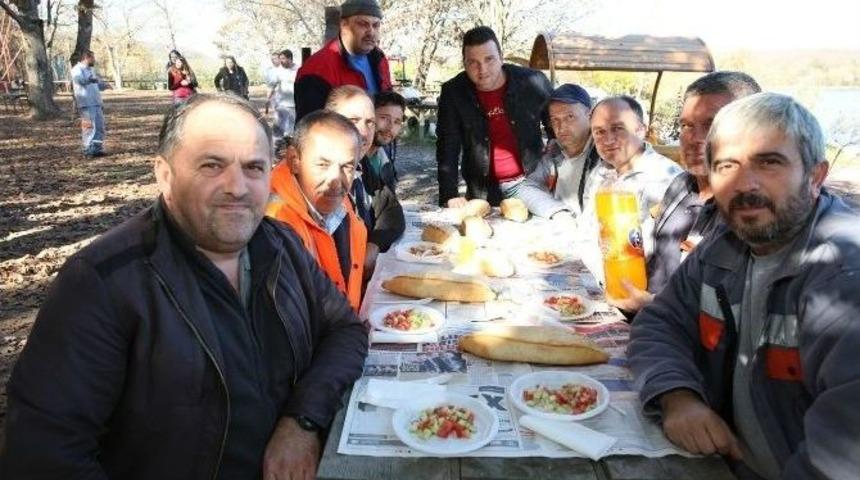 Park Ve Bah&ccedil;eler M&uuml;d&uuml;rl&uuml;ğ&uuml; Personeli Mangal Partisinde Buluştu