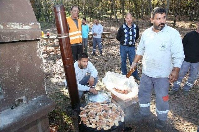 Park Ve Bahçeler Müdürlüğü Personeli Mangal Partisinde Buluştu