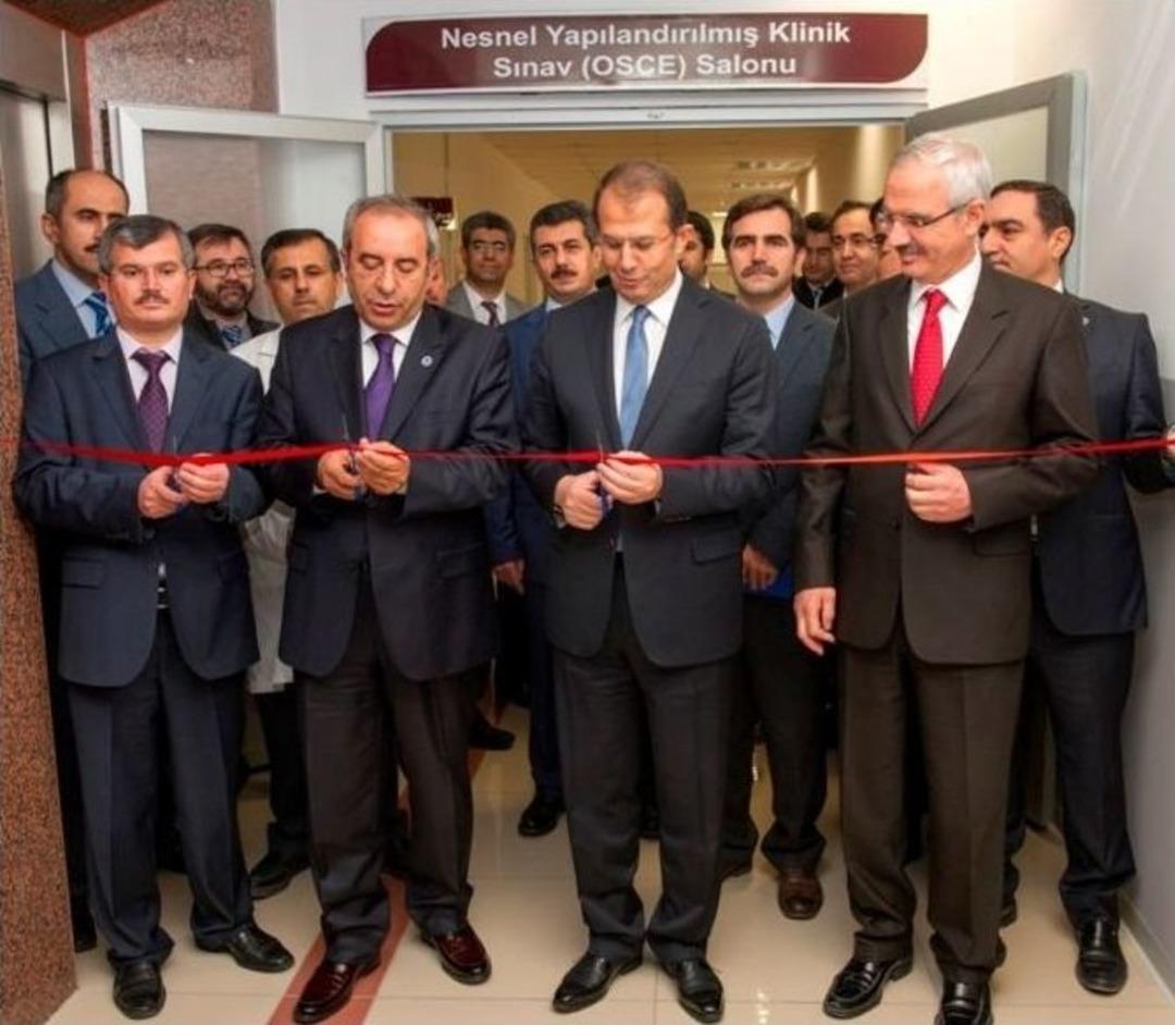 Yy&uuml; Tıp Fak&uuml;ltesi&rsquo;nde Uygulamalı Sınav D&ouml;nemi