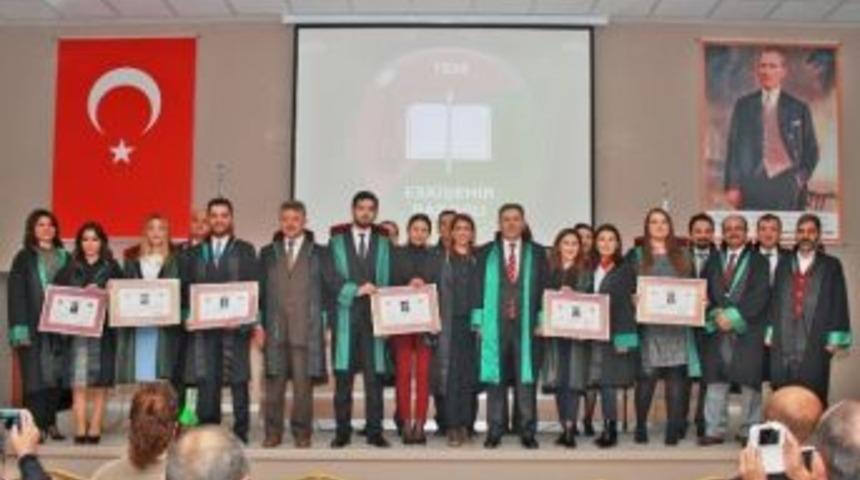 6 Avukat C&uuml;bbe Giyerek Ruhsatlarını Aldı