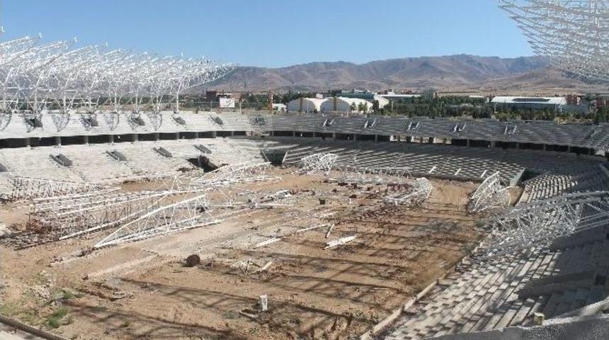 Malatya Arena Stadı Yeni Y&uuml;klenicisini Bekliyor