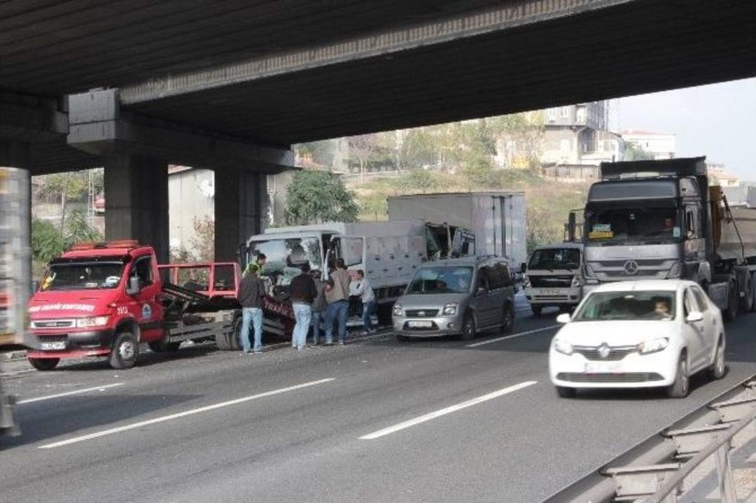 Tem Otoyolu&rsquo;nda Zincirleme Kaza