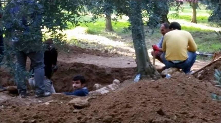 Zeytinlikte Roma D&ouml;nemine Ait İki Lahit Bulundu