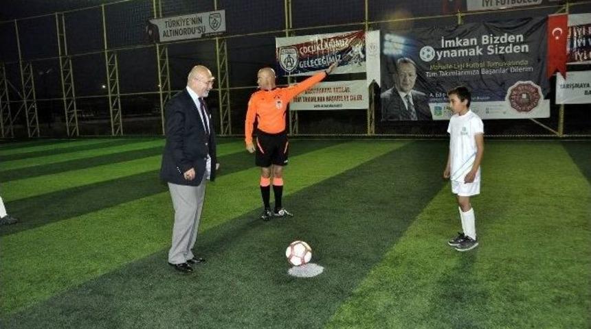 Ayvalık&rsquo;ta Mahalle Ligi Futbol Turnuvası Start Aldı