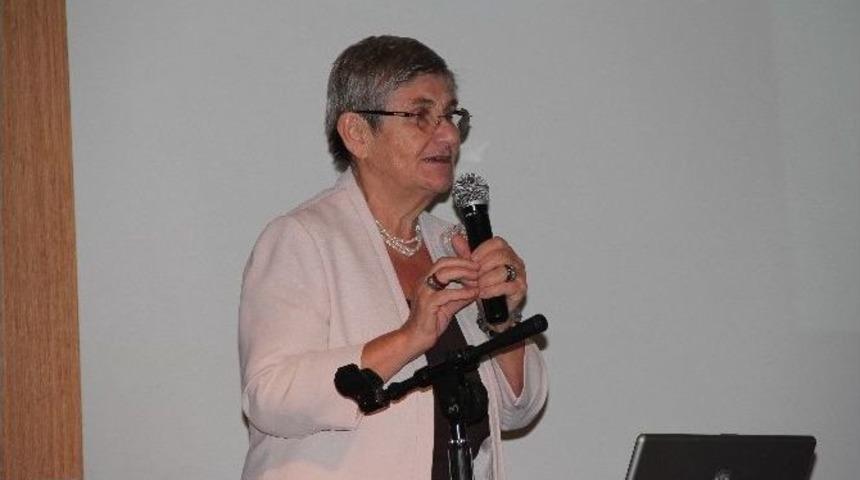 Canan Karatay: "sevgili Ananızı, Sevgili Babanızı Suçlamayın"