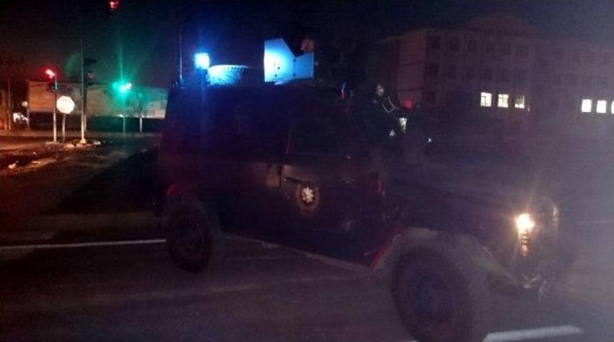 Viranşehir-diyarbakır Karayoluna D&ouml;şenen Bomba, Polis Otosu Ge&ccedil;erken Patlatıldı