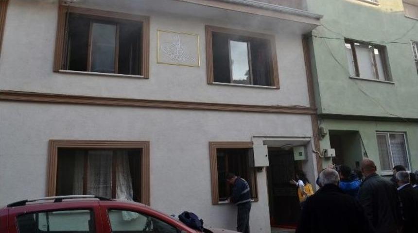 Yangında Mahsur Kalan Engelliyi İtfaiye Kurtardı