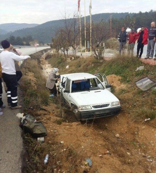 Yoldan Çıkan Otomobil Takla Attı: 3 Yaralı