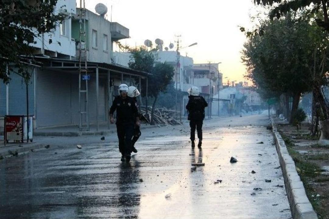 Ceyhan&rsquo;da İzinsiz Y&uuml;r&uuml;y&uuml;şe Polis M&uuml;dahale Etti