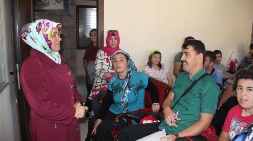 &Ouml;zel İnsanlar, Toplum Hayatının Vazge&ccedil;ilmezi