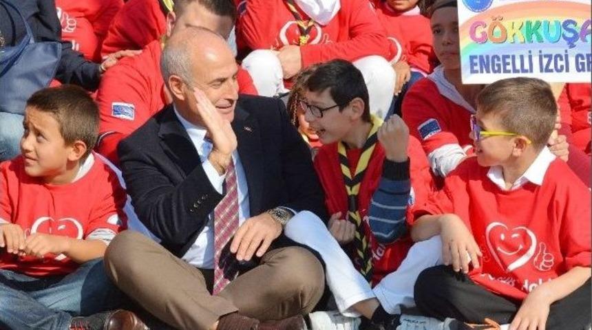 Başkan Akg&uuml;n: &ldquo;kaliteli Bir Demokrasi &Ccedil;ocuklardan Başlar&rdquo;