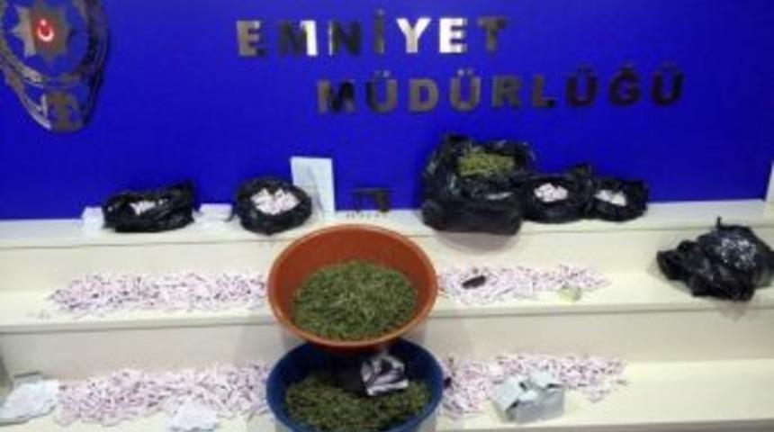 Adana&rsquo;da Uyuşturu Operasyonu: 14 G&ouml;zaltı