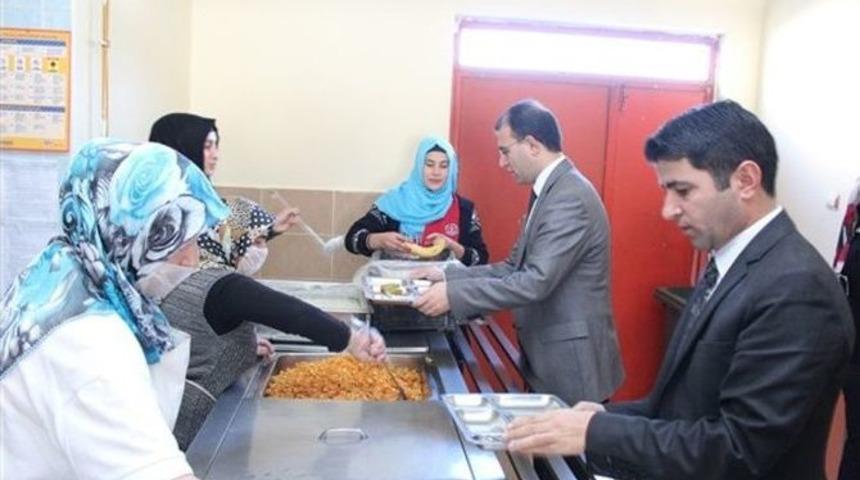 Selim Kaymakamı Dolu, &Ouml;ğrencilerle Yemekte Bir Araya Geldi