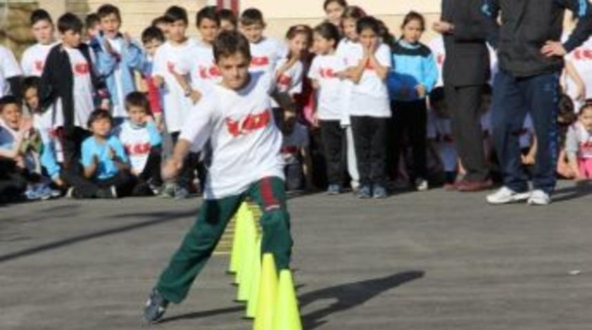 Spor Okulu &Ouml;ğrencilerinden G&ouml;vde G&ouml;sterisi