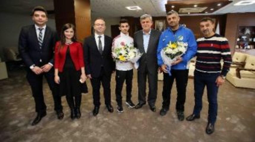 Kareteci Eray Şamdan&rsquo;dan Başkan Karaosmanoğlu&rsquo;na Ziyaret