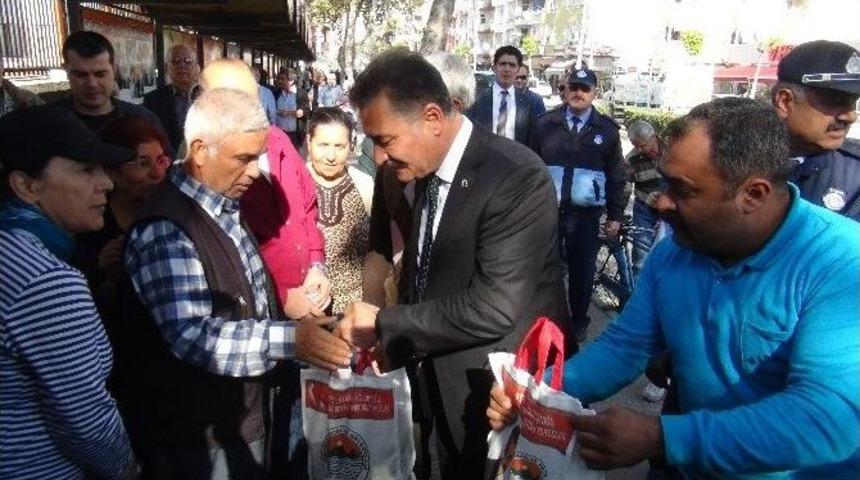 Toroslar Belediyesi&rsquo;nden Halka &Uuml;cretsiz Narenciye