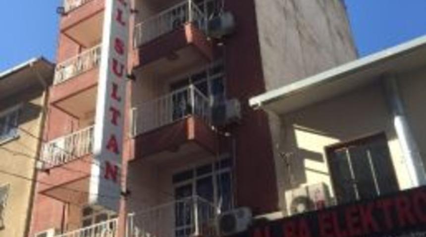 Paris Bombacısının Kaldığı İddia Edilen Semte 300 Polisle Baskın