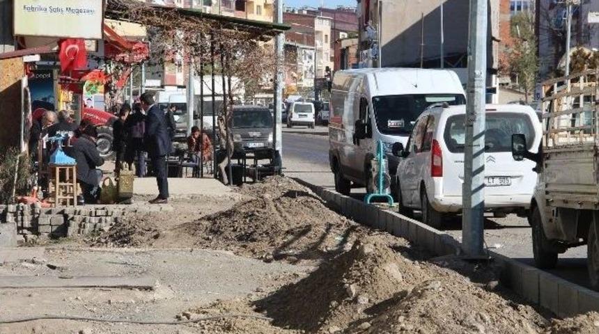Esnafın Bitmeyen Yol Ve Kaldırım Tepkisi