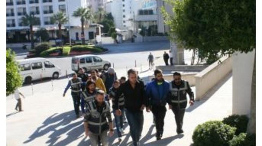Muğla&rsquo;da G&ouml;&ccedil;men Ka&ccedil;ak&ccedil;ılığı Operasyonunda 7 Kişi Tutuklandı