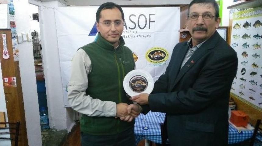 T&uuml;rkiye Genelindeki Yarışmalarda Derece Alan Esabder &Uuml;yelerine T&ouml;renle Plaket Verildi