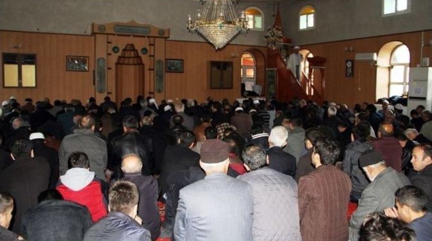 Cuma Hutbelerinde Ter&ouml;re Dikkat &Ccedil;ekildi