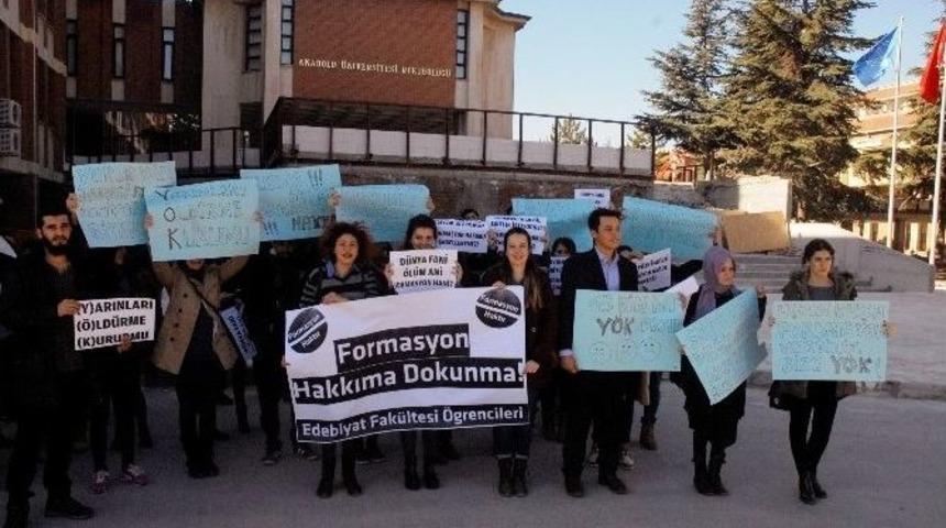 &Uuml;niversite &Ouml;ğrencilerinden Formasyon Eylemi