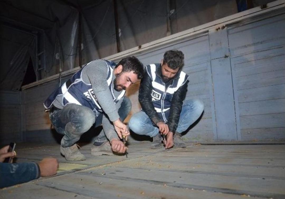 (&ouml;zel Haber) Patlatılan Bombanın Ardından Durdurulan Tır&rsquo;da Gizli Zula Bulundu