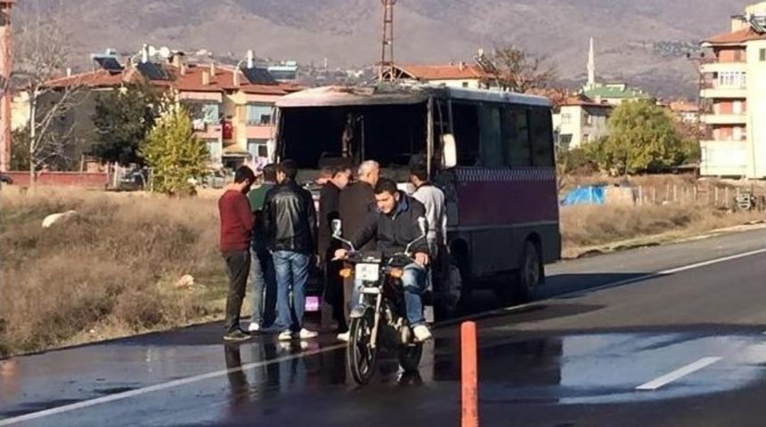 Yolcu Minib&uuml;s&uuml;nde Yangın