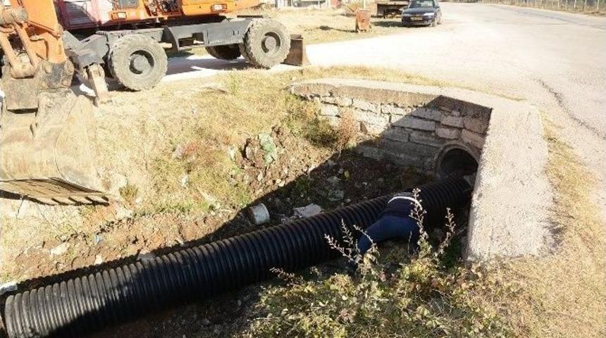 Dinar&rsquo;da Eski Sulama Kanallarının &Uuml;zeri Kapatılıyor